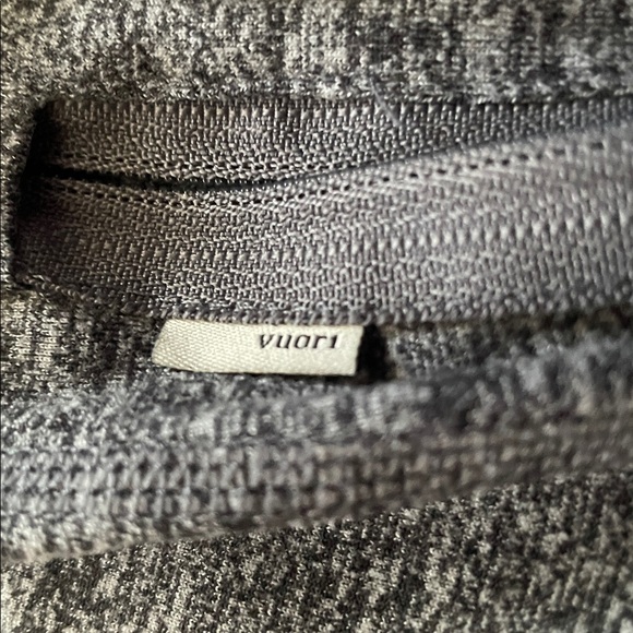 Vuori Gray Athletic Shorts Men’s Sz Medium - Picture 8 of 10